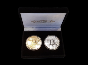 Set doua monede Bitcoin din otel aurit si argintat